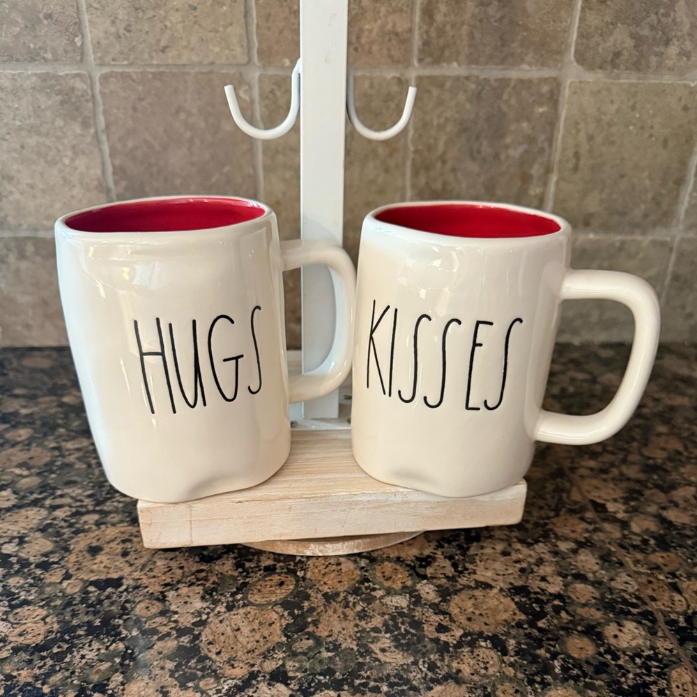Rae Dunn Hugs & Kisses Mugs With Mug Tree